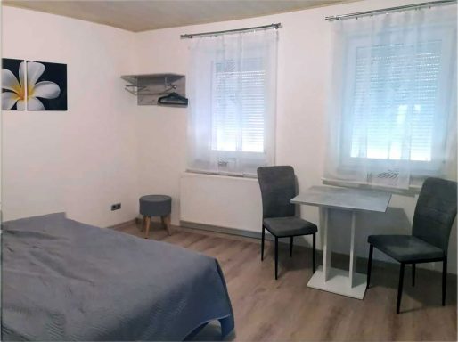 Schlafzimmer mit Doppelbett